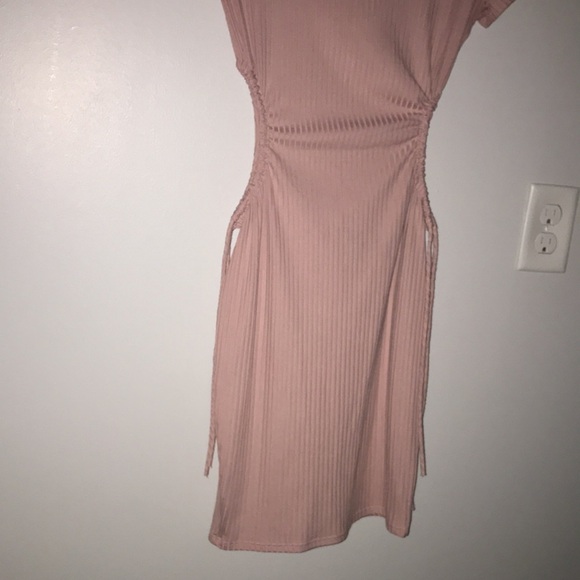 Blush pink dress with waist side cinched cutouts - Picture 6 of 7
